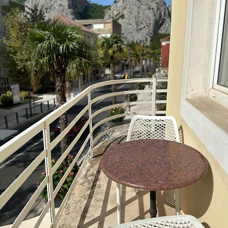 Central Luxury Rooms Omis Bagian luar foto