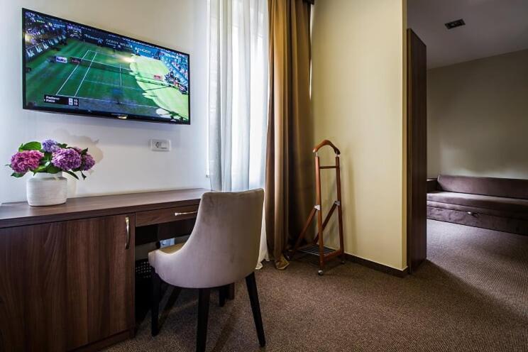 Central Luxury Rooms Omis Bagian luar foto