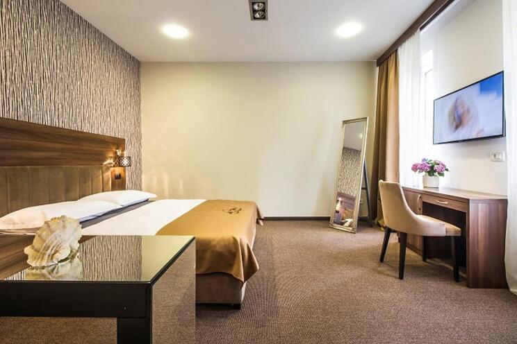 Central Luxury Rooms Omis Bagian luar foto
