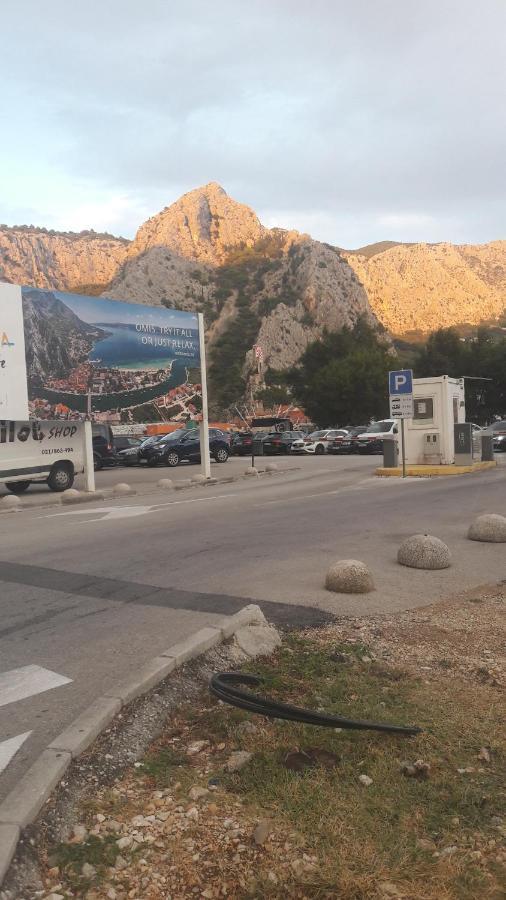 Central Luxury Rooms Omis Bagian luar foto